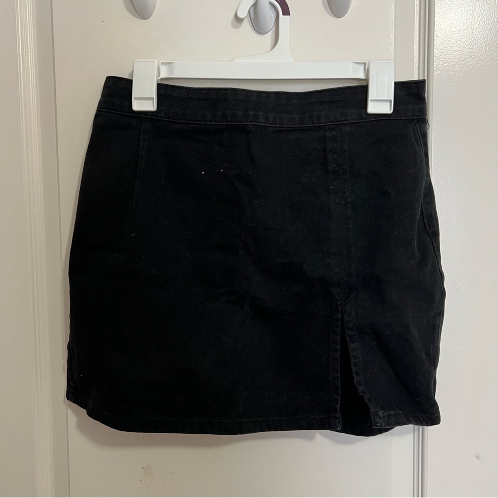 Lioness Lola black mini skirt with slit and zipper